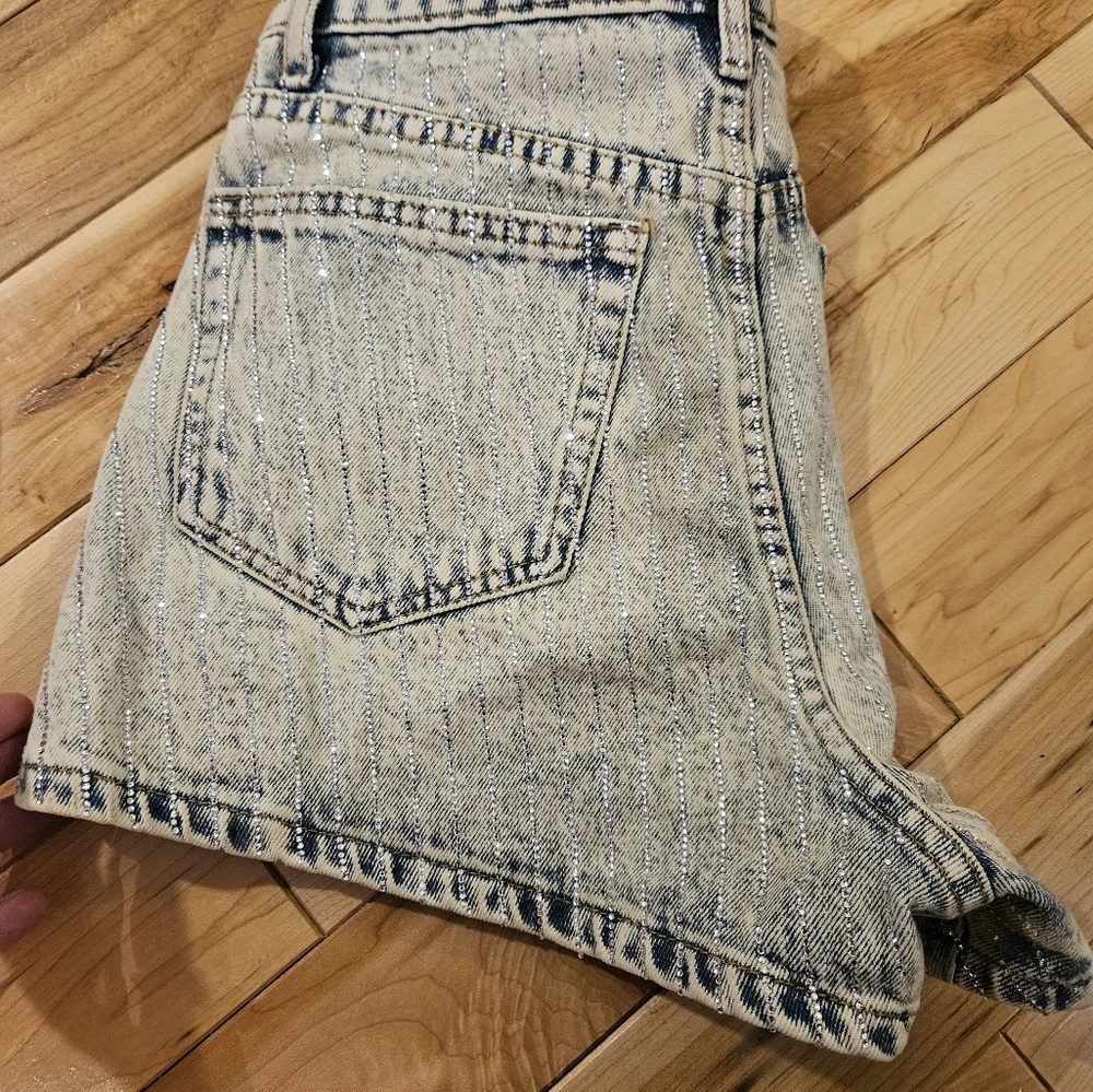 Shorts - Picture 2 of 4